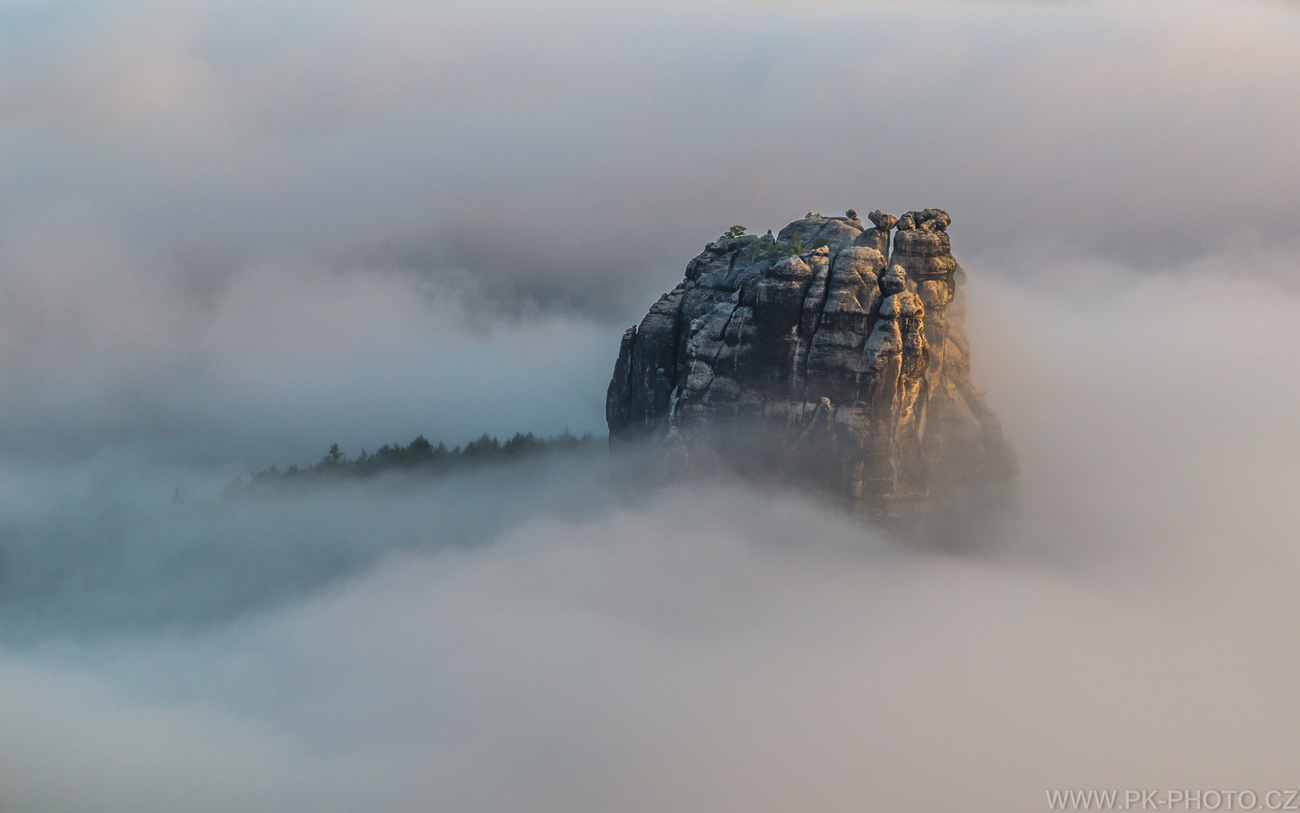 Falkenstein utopený v mlze